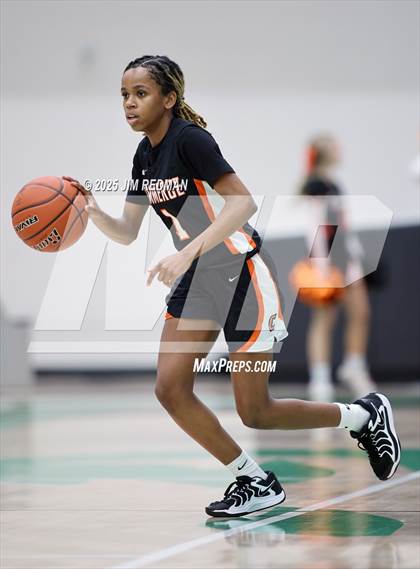Thumbnail 1 in Bells vs. Commerce (UIL 3A D2 Bi-District Basketball Playoff) photogallery.
