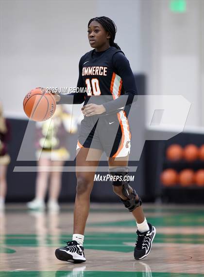 Thumbnail 1 in Bells vs. Commerce (UIL 3A D2 Bi-District Basketball Playoff) photogallery.