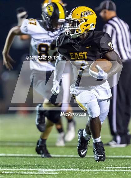 Thumbnail 3 in Hamilton vs. Zeeland East photogallery.