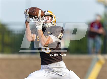 Thumbnail 2 in Hamilton vs. Zeeland East photogallery.