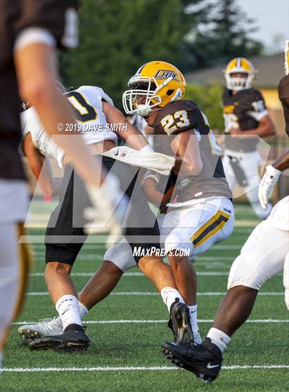 Thumbnail 3 in Hamilton vs. Zeeland East photogallery.