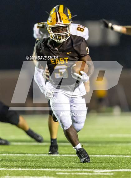 Thumbnail 3 in Hamilton vs. Zeeland East photogallery.