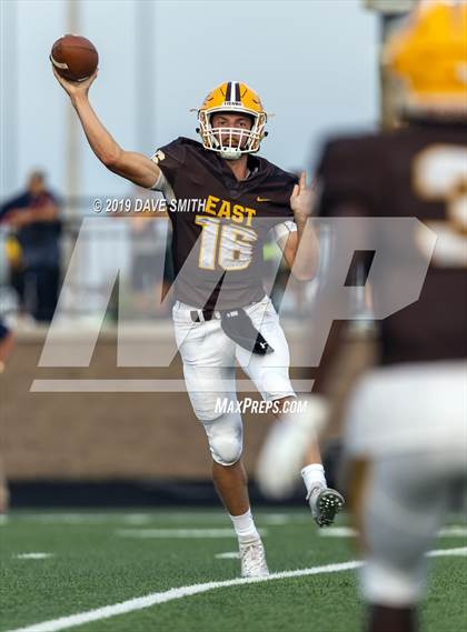 Thumbnail 3 in Hamilton vs. Zeeland East photogallery.