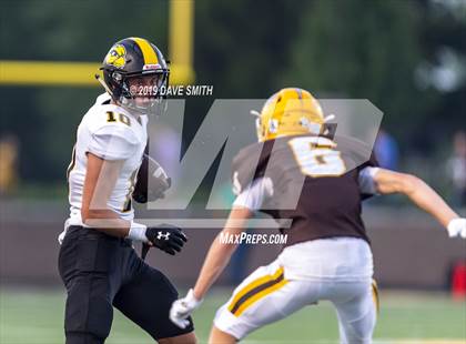 Thumbnail 3 in Hamilton vs. Zeeland East photogallery.