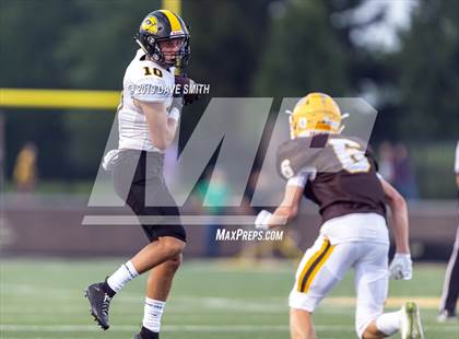 Thumbnail 2 in Hamilton vs. Zeeland East photogallery.