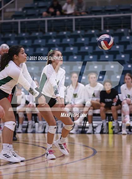 Thumbnail 3 in Stratford vs Tompkins (UIL 6A Area Playoff) photogallery.