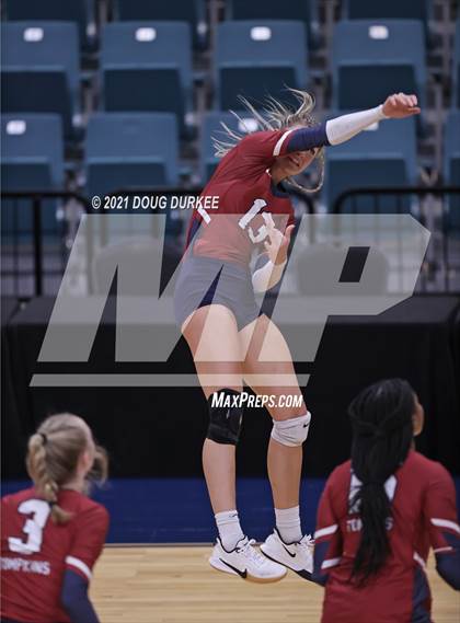 Thumbnail 3 in Stratford vs Tompkins (UIL 6A Area Playoff) photogallery.