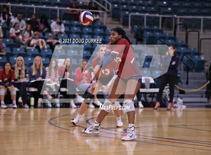 Thumbnail 2 in Stratford vs Tompkins (UIL 6A Area Playoff) photogallery.