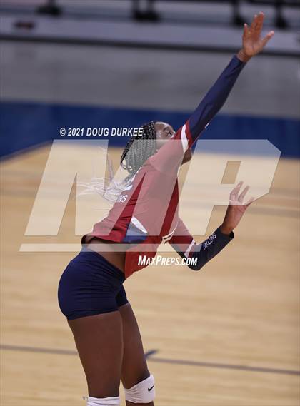 Thumbnail 2 in Stratford vs Tompkins (UIL 6A Area Playoff) photogallery.