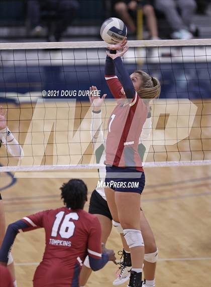 Thumbnail 3 in Stratford vs Tompkins (UIL 6A Area Playoff) photogallery.