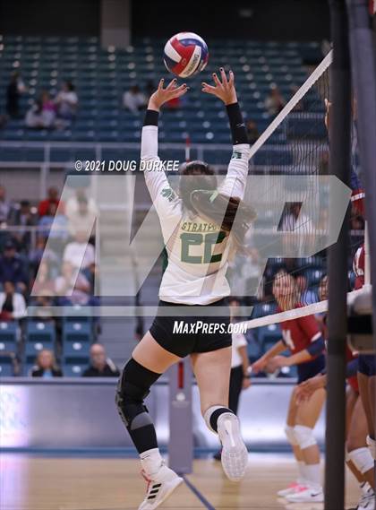 Thumbnail 3 in Stratford vs Tompkins (UIL 6A Area Playoff) photogallery.