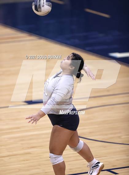 Thumbnail 3 in Stratford vs Tompkins (UIL 6A Area Playoff) photogallery.