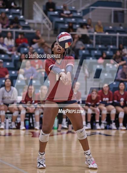 Thumbnail 2 in Stratford vs Tompkins (UIL 6A Area Playoff) photogallery.