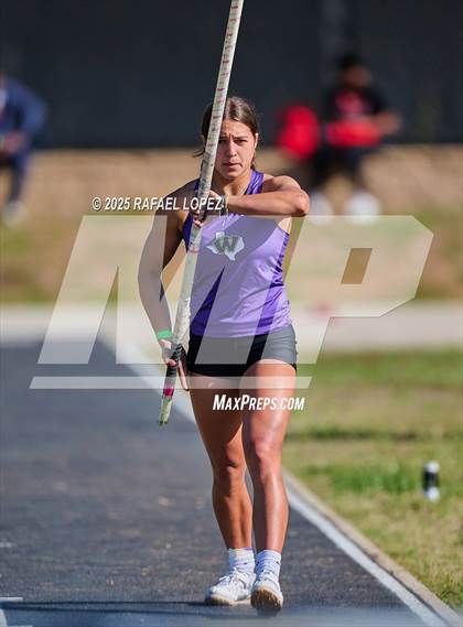 Thumbnail 1 in UIL 6A Track & Field Area 13&14 (Pole Vault) photogallery.