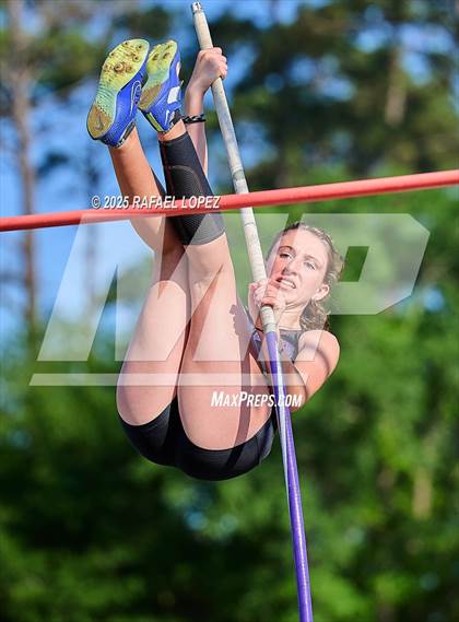 Thumbnail 2 in UIL 6A Track & Field Area 13&14 (Pole Vault) photogallery.