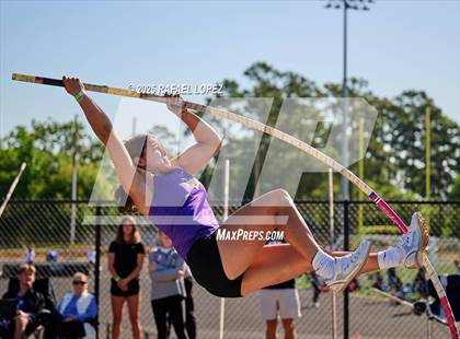 Thumbnail 1 in UIL 6A Track & Field Area 13&14 (Pole Vault) photogallery.