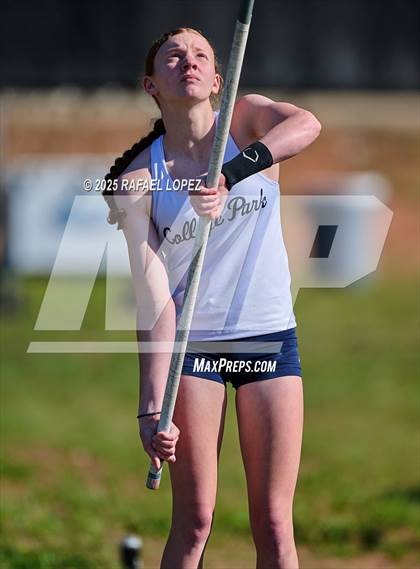 Thumbnail 1 in UIL 6A Track & Field Area 13&14 (Pole Vault) photogallery.
