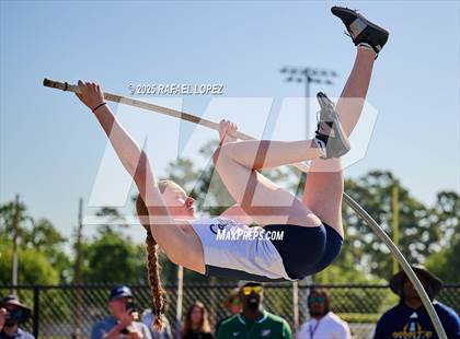 Thumbnail 3 in UIL 6A Track & Field Area 13&14 (Pole Vault) photogallery.