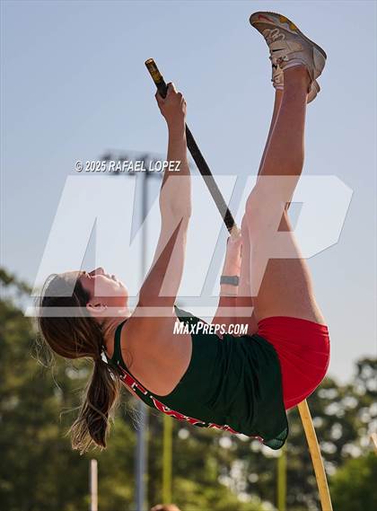 Thumbnail 1 in UIL 6A Track & Field Area 13&14 (Pole Vault) photogallery.