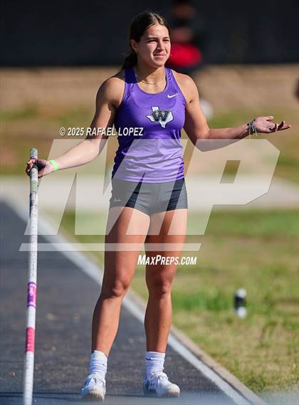 Thumbnail 1 in UIL 6A Track & Field Area 13&14 (Pole Vault) photogallery.