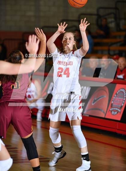 Thumbnail 3 in Esperanza @ Mater Dei (Nike Extravaganza) photogallery.