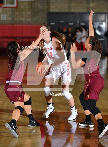 Thumbnail 1 in Esperanza @ Mater Dei (Nike Extravaganza) photogallery.
