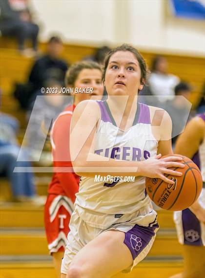 Thumbnail 2 in Truckee vs. Portola (Varsity Elite) photogallery.