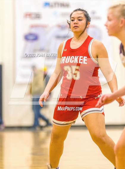 Thumbnail 1 in Truckee vs. Portola (Varsity Elite) photogallery.