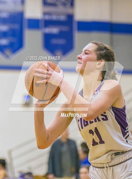 Thumbnail 2 in Truckee vs. Portola (Varsity Elite) photogallery.