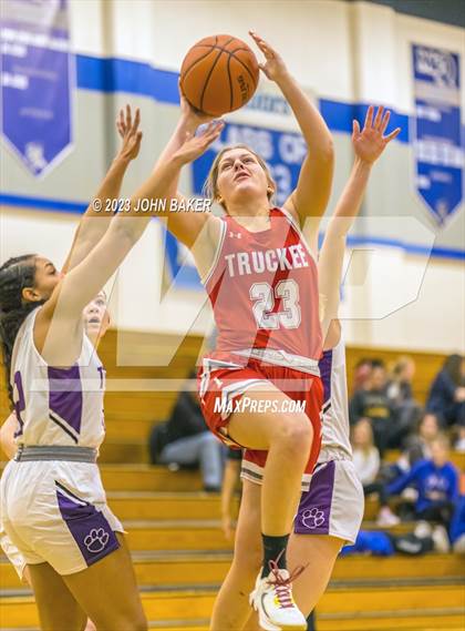 Thumbnail 3 in Truckee vs. Portola (Varsity Elite) photogallery.