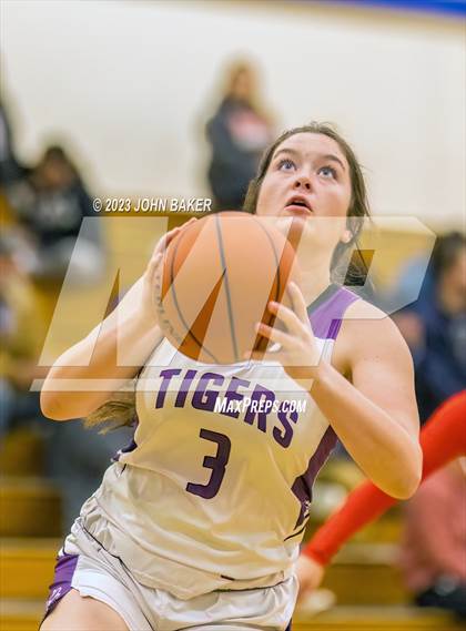 Thumbnail 3 in Truckee vs. Portola (Varsity Elite) photogallery.
