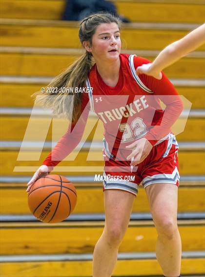 Thumbnail 2 in Truckee vs. Portola (Varsity Elite) photogallery.