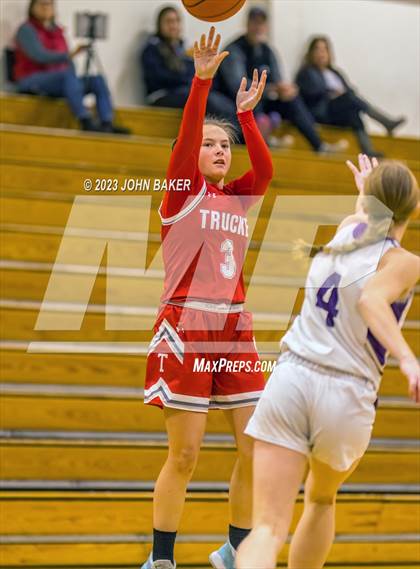 Thumbnail 2 in Truckee vs. Portola (Varsity Elite) photogallery.