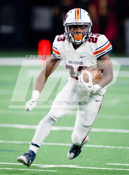 Thumbnail 3 in Wakeland vs. Mansfield Legacy (UIL 5A DI Regional Playoff at the Star) photogallery.