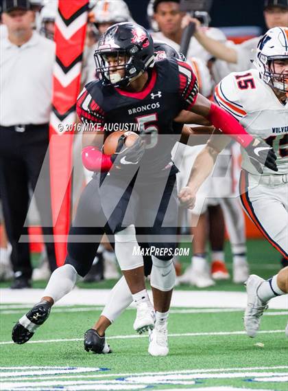 Thumbnail 1 in Wakeland vs. Mansfield Legacy (UIL 5A DI Regional Playoff at the Star) photogallery.