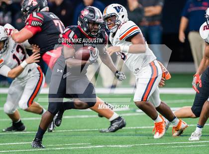 Thumbnail 3 in Wakeland vs. Mansfield Legacy (UIL 5A DI Regional Playoff at the Star) photogallery.