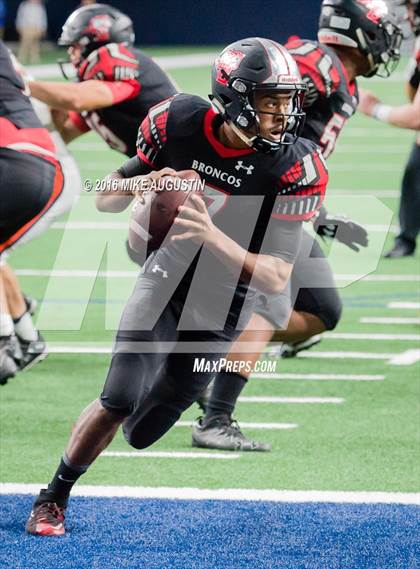 Thumbnail 3 in Wakeland vs. Mansfield Legacy (UIL 5A DI Regional Playoff at the Star) photogallery.