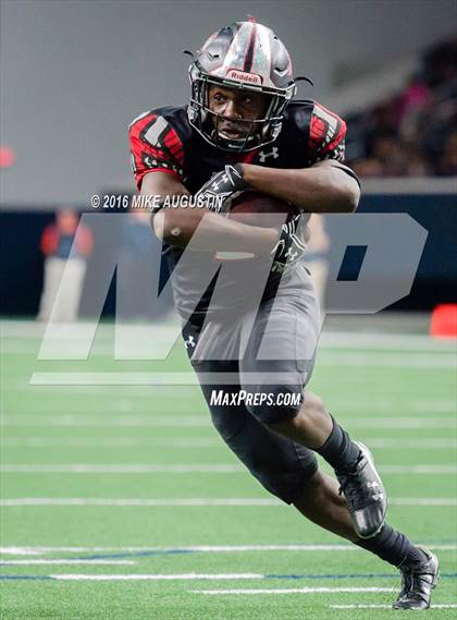 Thumbnail 2 in Wakeland vs. Mansfield Legacy (UIL 5A DI Regional Playoff at the Star) photogallery.