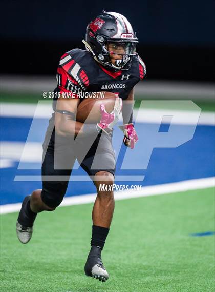 Thumbnail 2 in Wakeland vs. Mansfield Legacy (UIL 5A DI Regional Playoff at the Star) photogallery.