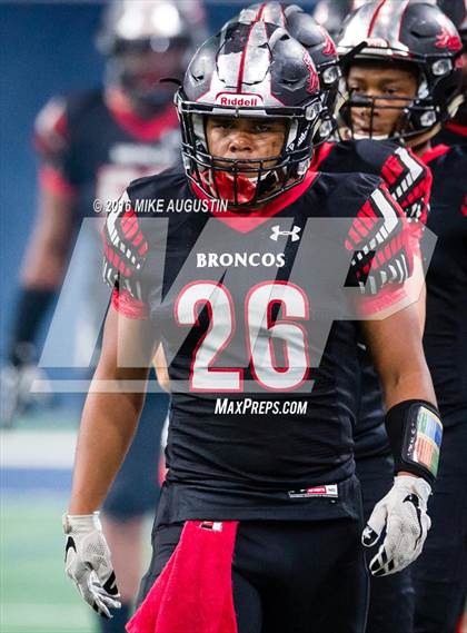 Thumbnail 1 in Wakeland vs. Mansfield Legacy (UIL 5A DI Regional Playoff at the Star) photogallery.