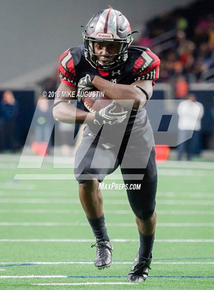 Thumbnail 3 in Wakeland vs. Mansfield Legacy (UIL 5A DI Regional Playoff at the Star) photogallery.