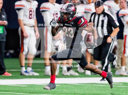 Thumbnail 3 in Wakeland vs. Mansfield Legacy (UIL 5A DI Regional Playoff at the Star) photogallery.