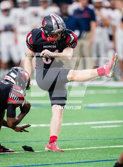 Thumbnail 3 in Wakeland vs. Mansfield Legacy (UIL 5A DI Regional Playoff at the Star) photogallery.