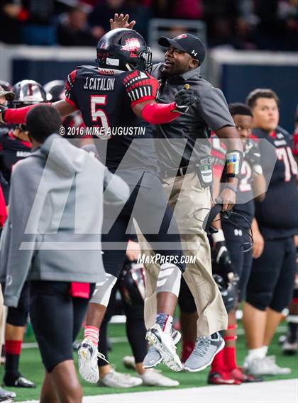Thumbnail 1 in Wakeland vs. Mansfield Legacy (UIL 5A DI Regional Playoff at the Star) photogallery.