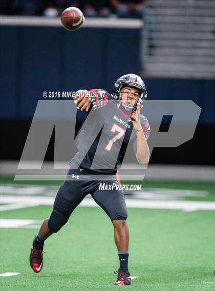 Thumbnail 2 in Wakeland vs. Mansfield Legacy (UIL 5A DI Regional Playoff at the Star) photogallery.