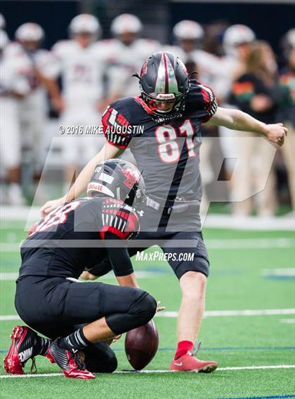 Thumbnail 2 in Wakeland vs. Mansfield Legacy (UIL 5A DI Regional Playoff at the Star) photogallery.