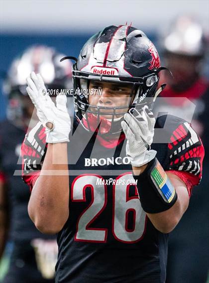 Thumbnail 2 in Wakeland vs. Mansfield Legacy (UIL 5A DI Regional Playoff at the Star) photogallery.