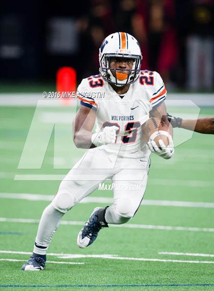 Thumbnail 1 in Wakeland vs. Mansfield Legacy (UIL 5A DI Regional Playoff at the Star) photogallery.