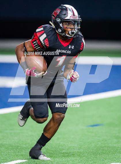 Thumbnail 3 in Wakeland vs. Mansfield Legacy (UIL 5A DI Regional Playoff at the Star) photogallery.