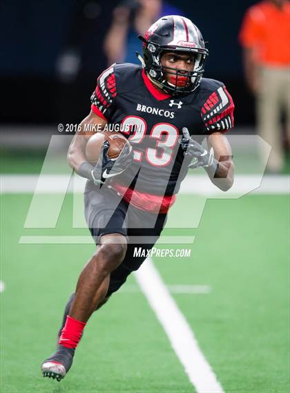 Thumbnail 3 in Wakeland vs. Mansfield Legacy (UIL 5A DI Regional Playoff at the Star) photogallery.